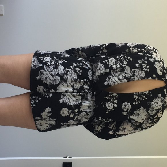 Floral long-sleeve romper - Picture 4 of 5